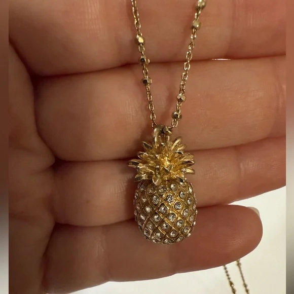 Banana Republic Gold Pineapple Pendant Necklace Sparkly Crystal Charm Summer - Picture 2 of 5